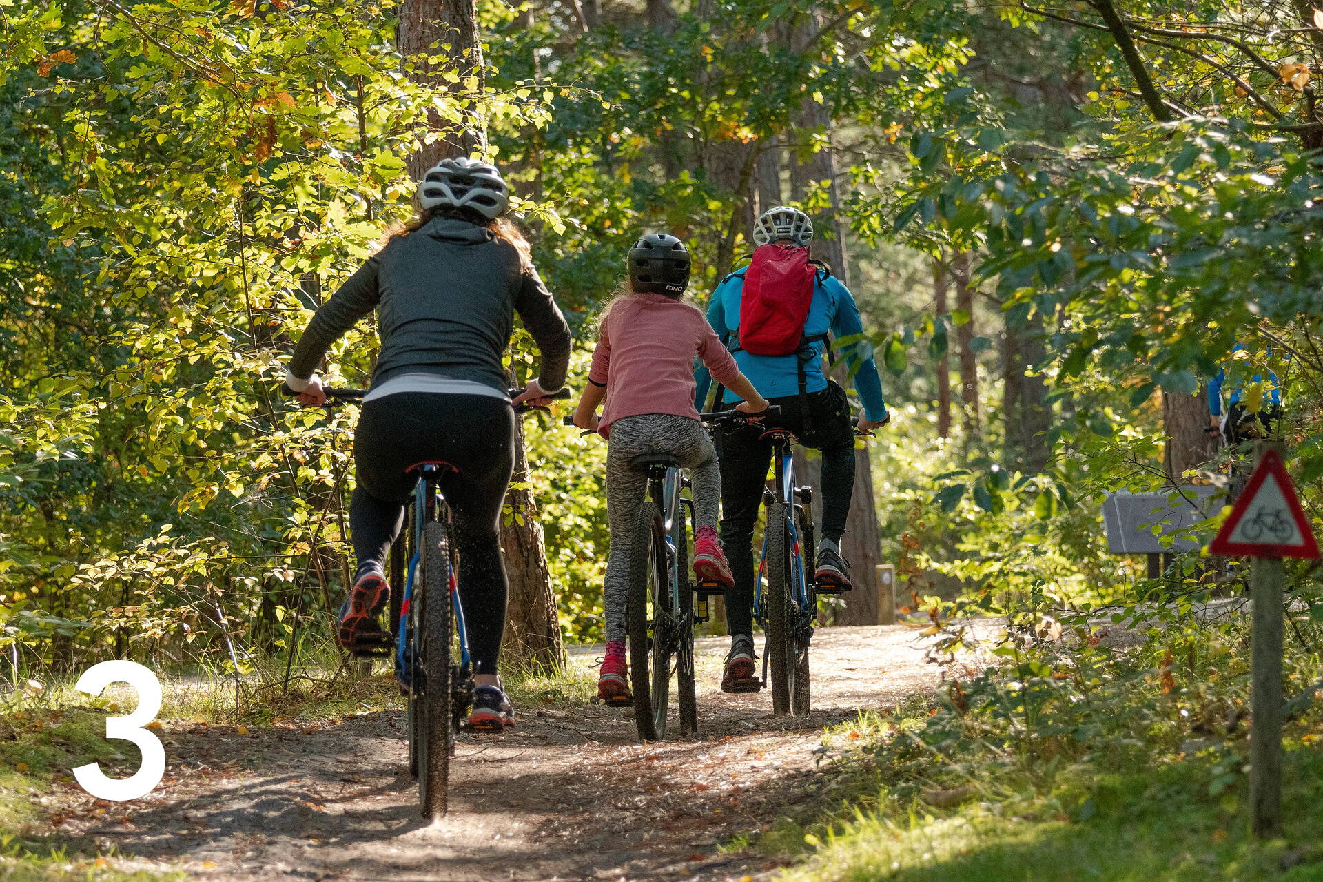 9_mountainbike-familie-3.jpg 9_mountainbike-familie-3.jpg